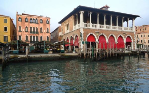 Visitare Venezia - Lezioni per stranieri - imparare l'italiano nel mercato di Venezia