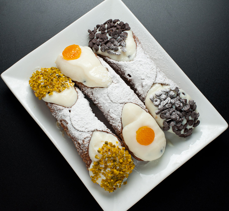 Pasticceria Artigianale Siciliana - Cannoli tipici della tradizione